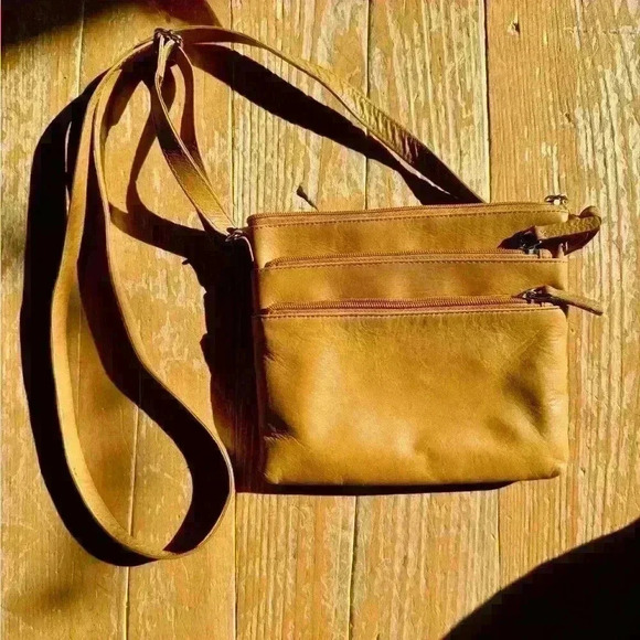 G.H. Bass & Co. Handbags - G. H. Bass & Co. crossbody bag light brown leather